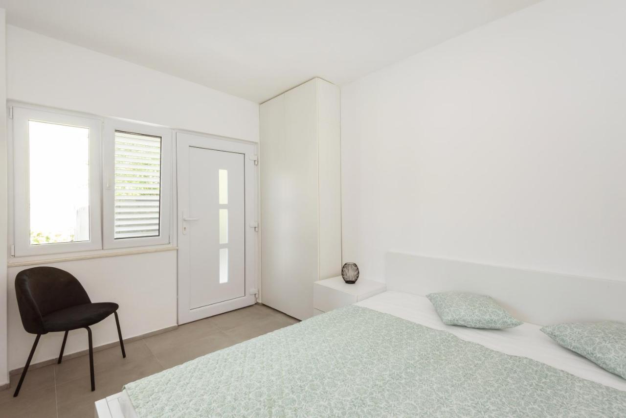 Ferienwohnung Family House Grey Duboka Exterior foto