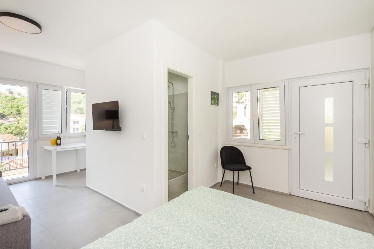 Ferienwohnung Family House Grey Duboka Exterior foto