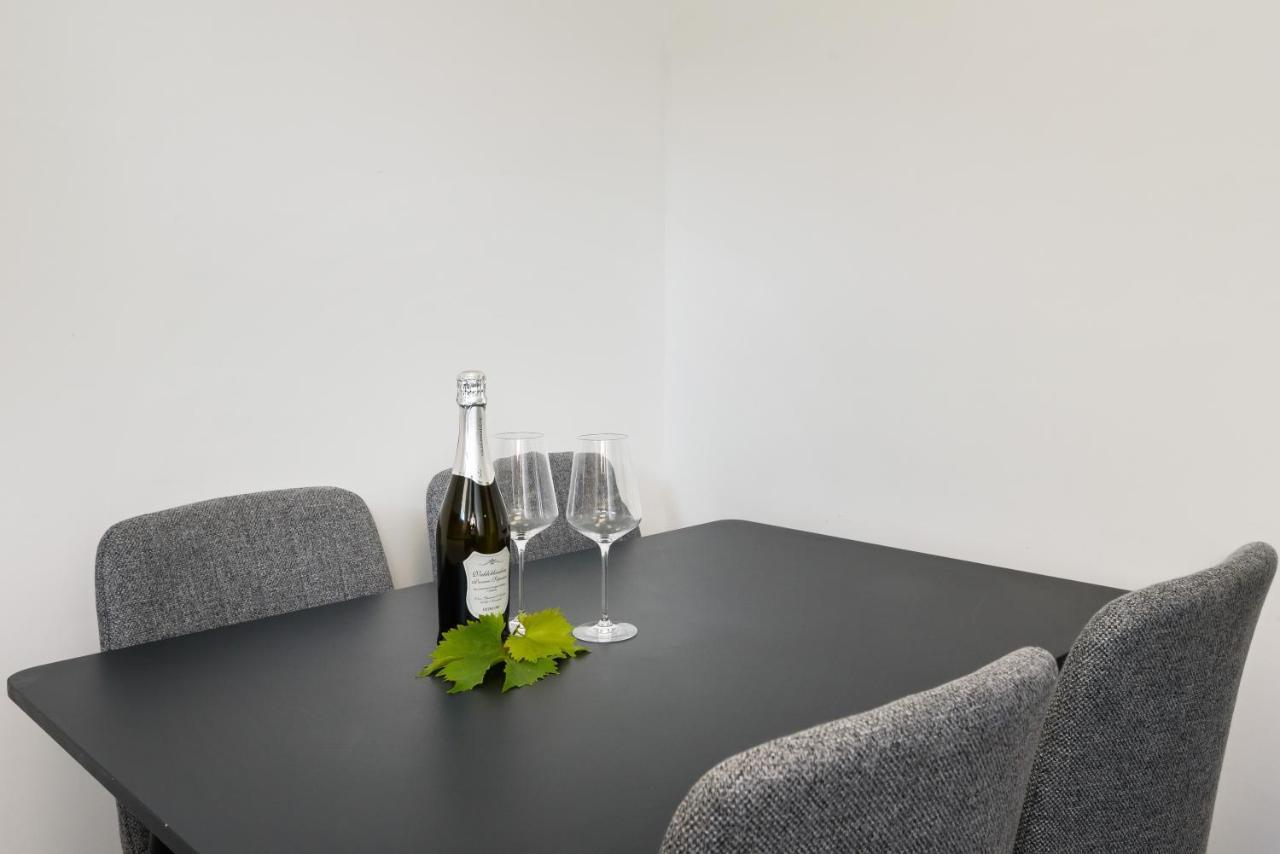 Ferienwohnung Family House Grey Duboka Exterior foto