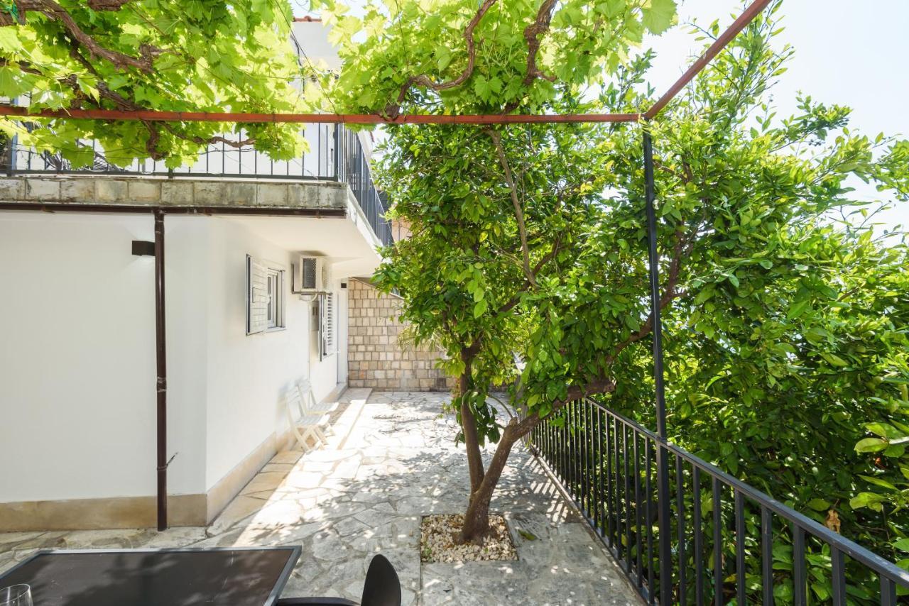 Ferienwohnung Family House Grey Duboka Exterior foto