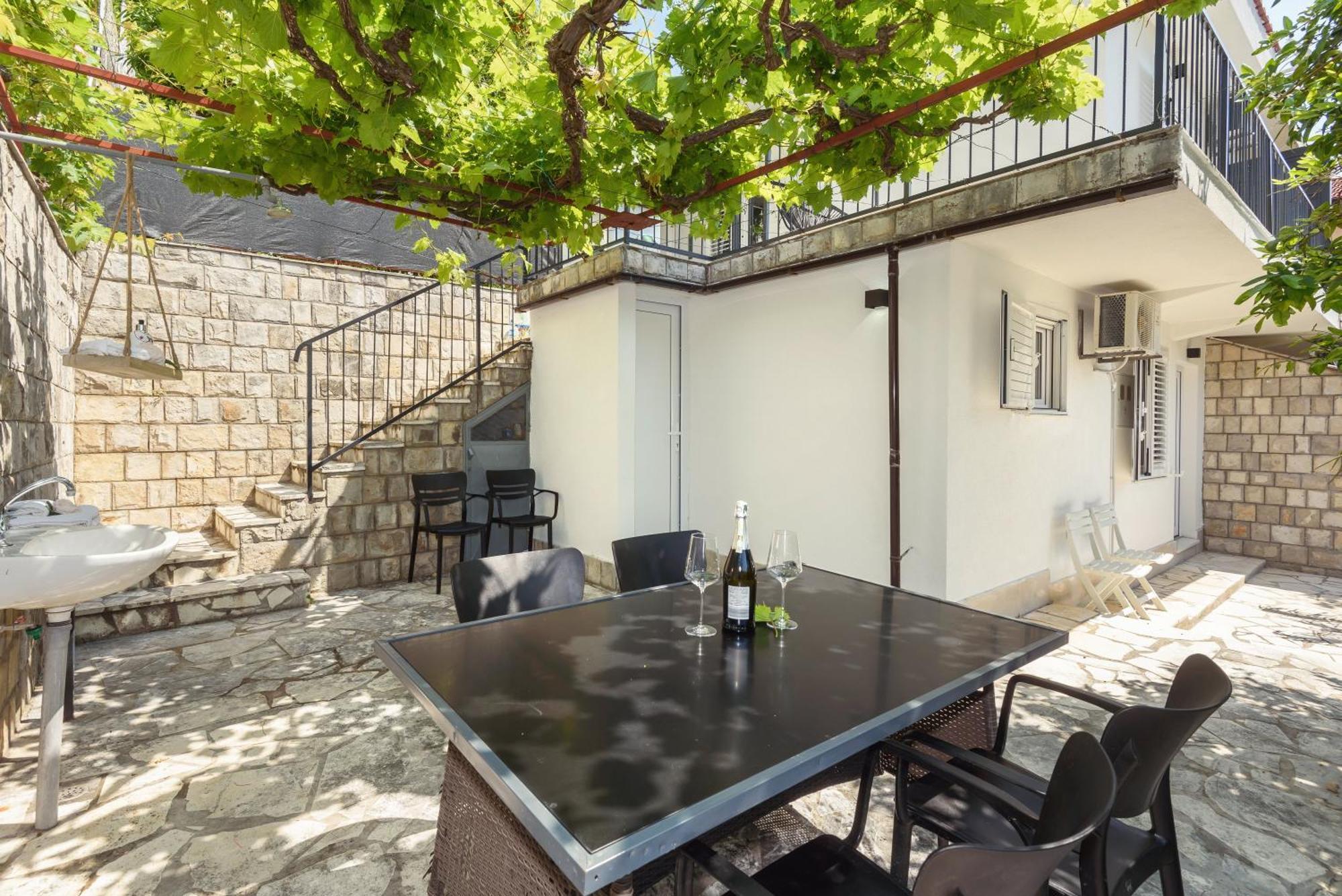Ferienwohnung Family House Grey Duboka Exterior foto