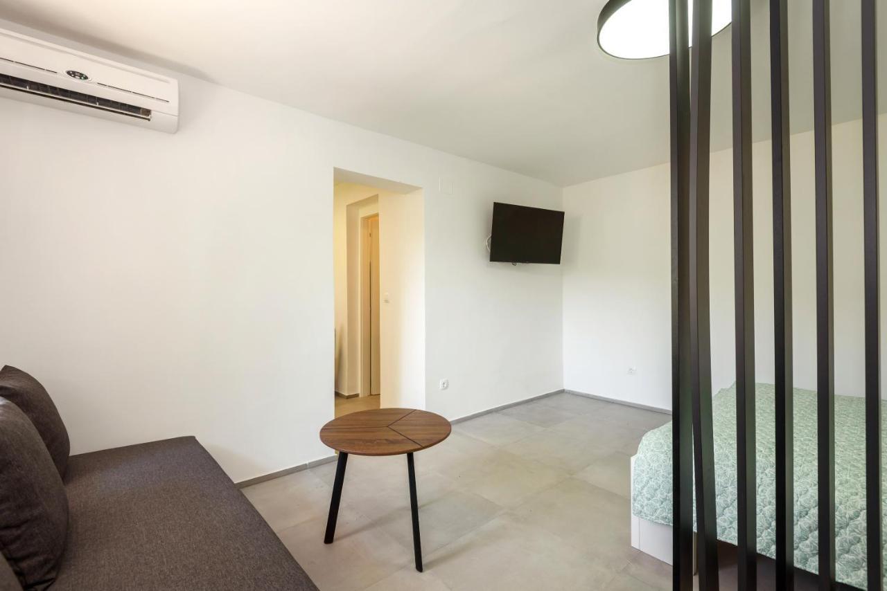 Ferienwohnung Family House Grey Duboka Exterior foto