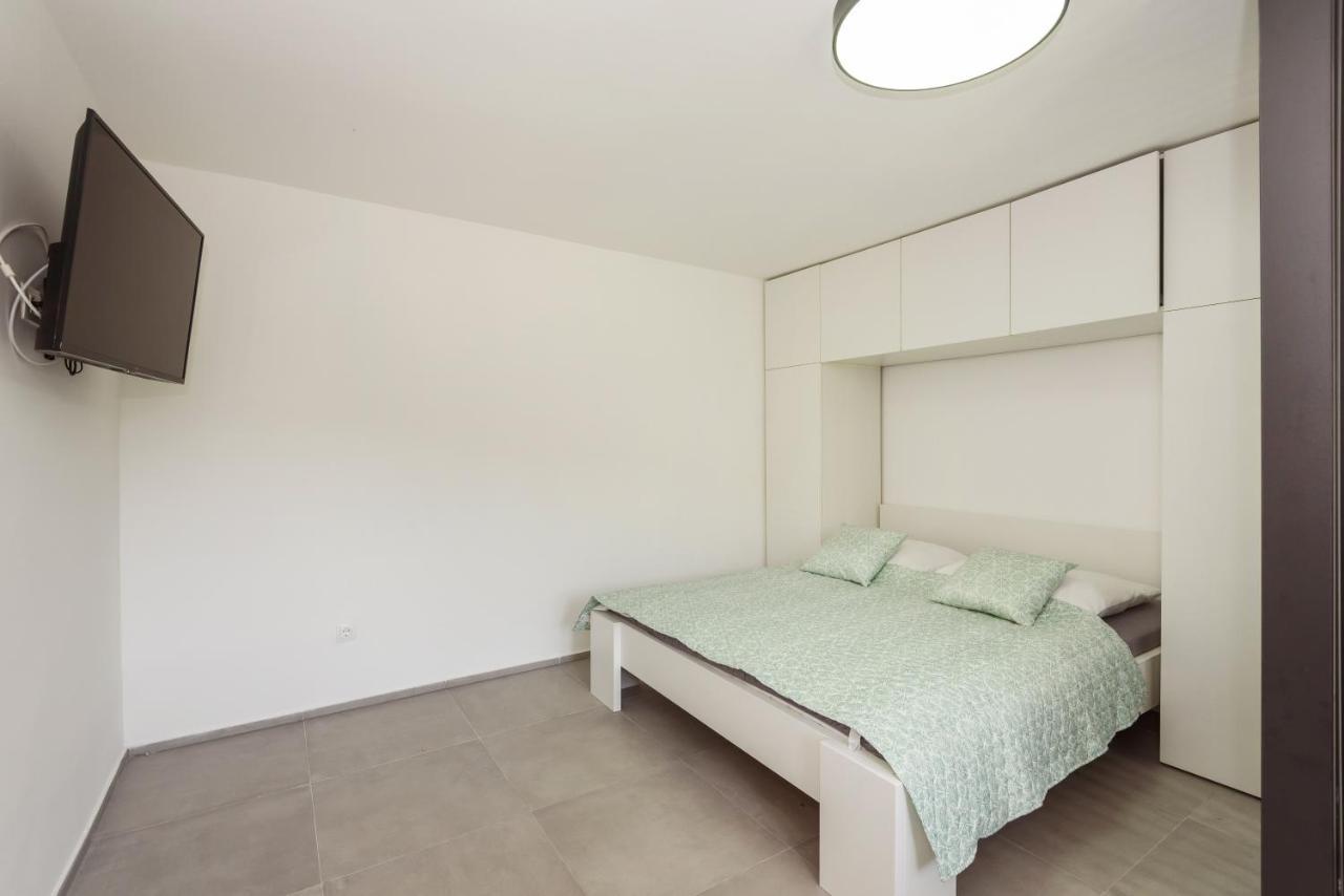 Ferienwohnung Family House Grey Duboka Exterior foto