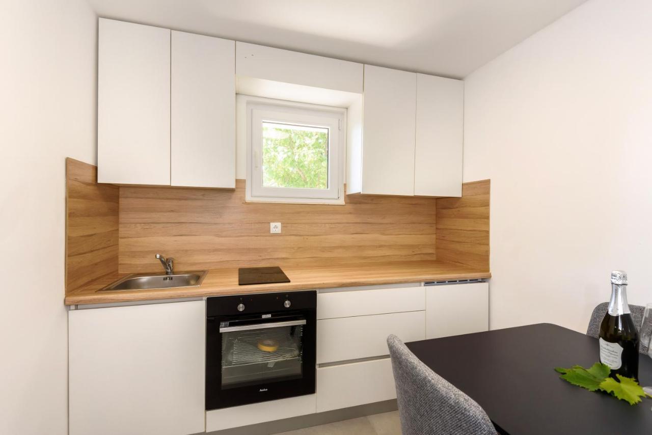 Ferienwohnung Family House Grey Duboka Exterior foto