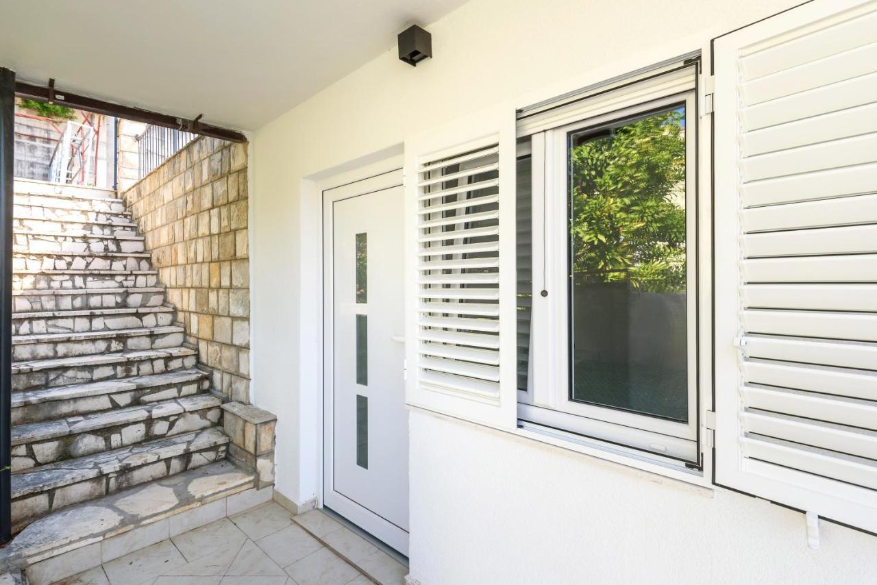 Ferienwohnung Family House Grey Duboka Exterior foto